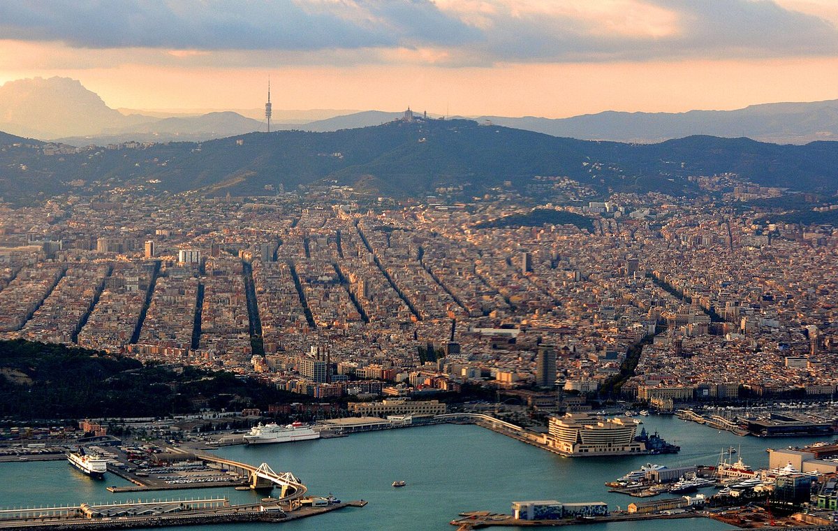 Barcelona city photo for travel to Valencia