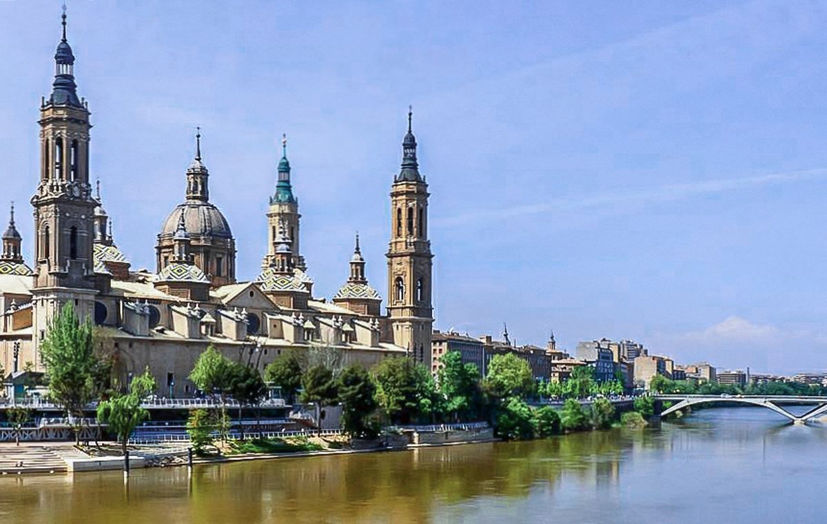 Zaragoza city photo for travel to Valencia