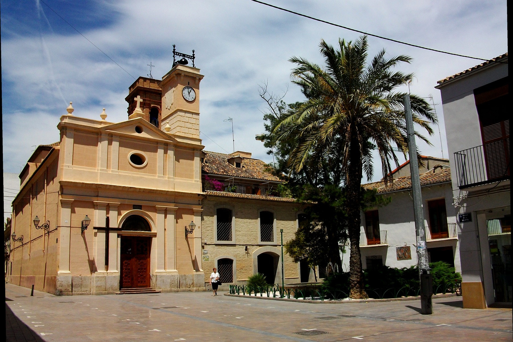 Plaza e iglesia parroquial de Benimaclet en Valencia